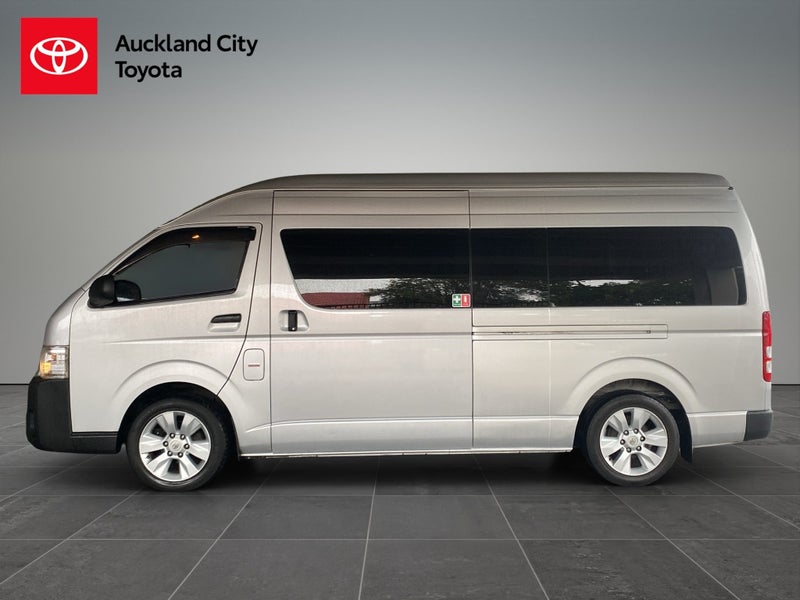 2017 Toyota Hiace MINIBUS RWD 3.0TD VAN/4 4A -... image 4
