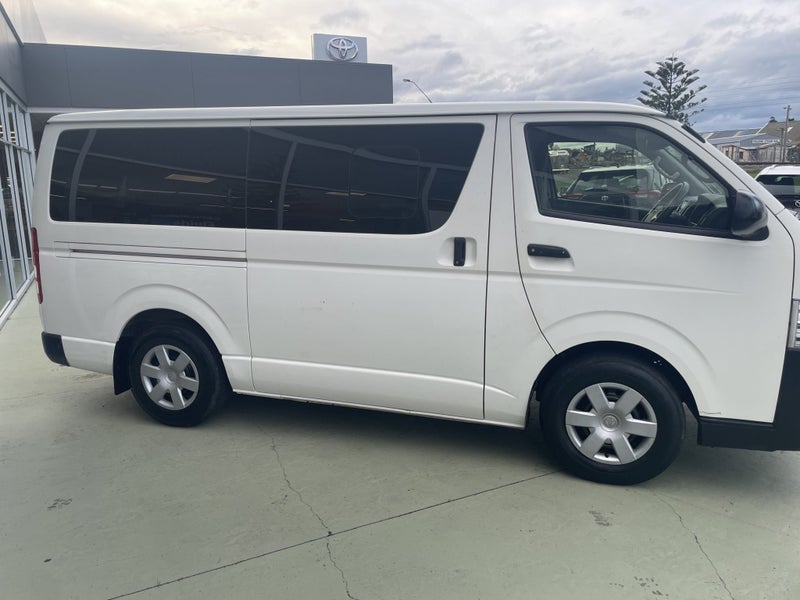 2017 Toyota Hiace ZL RWD 2.7P Automatic Van image 3