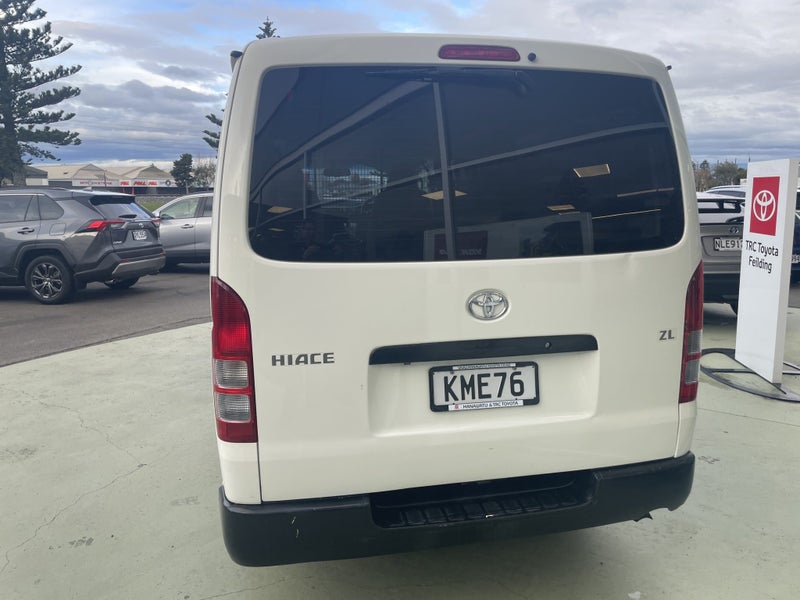 2017 Toyota Hiace ZL RWD 2.7P Automatic Van image 4