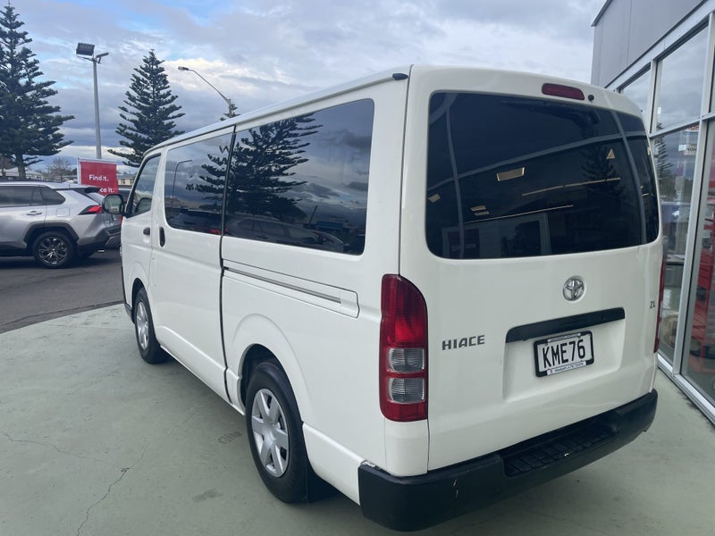 2017 Toyota Hiace ZL RWD 2.7P Automatic Van image 5