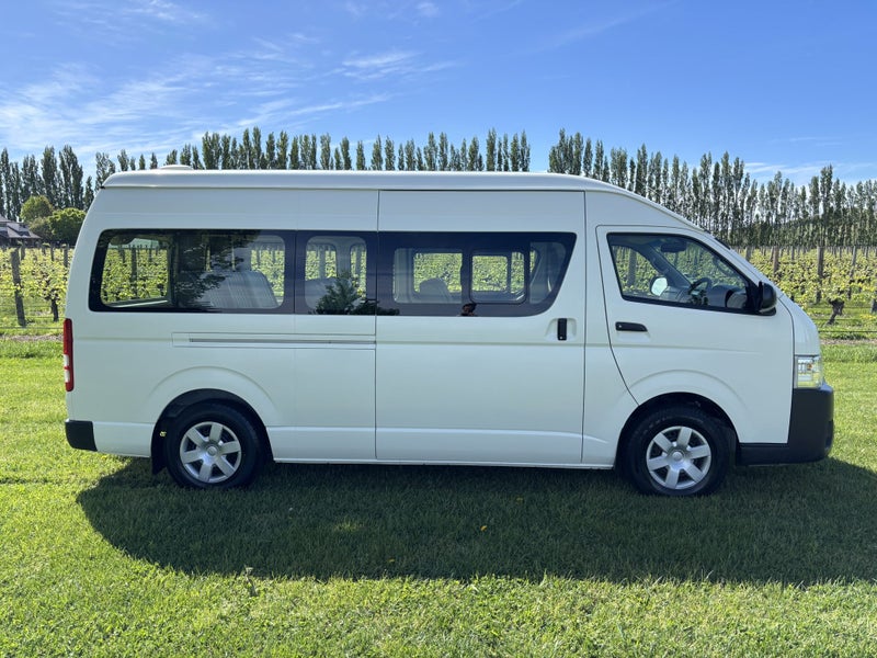 2017 Toyota Hiace ZX RWD 3.0TD VAN/5 4A - 11 Se... image 2