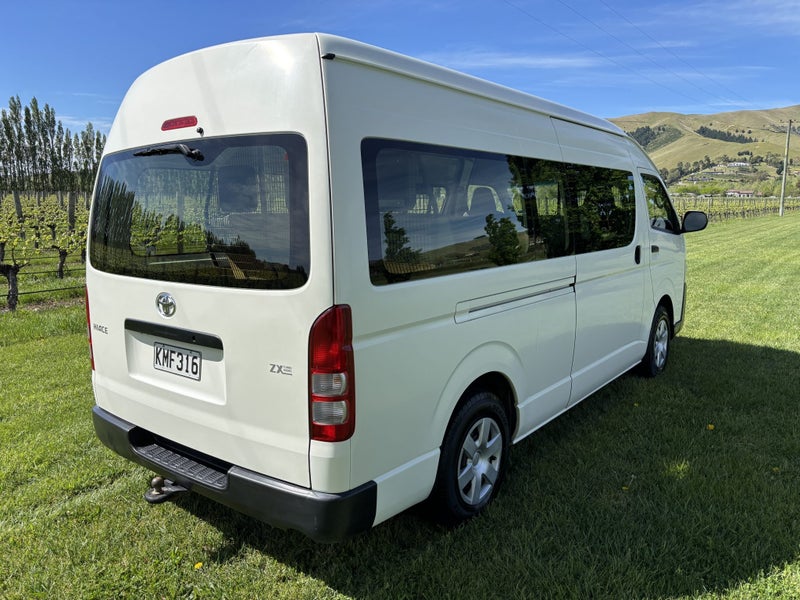 2017 Toyota Hiace ZX RWD 3.0TD VAN/5 4A - 11 Se... image 3