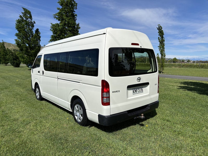 2017 Toyota Hiace ZX RWD 3.0TD VAN/5 4A - 11 Se... image 5