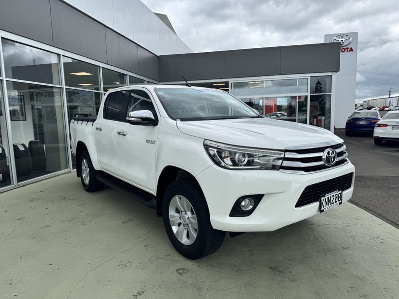 2017 Toyota Hilux 2WD SR5 2.8DT Manual Double C... image 4