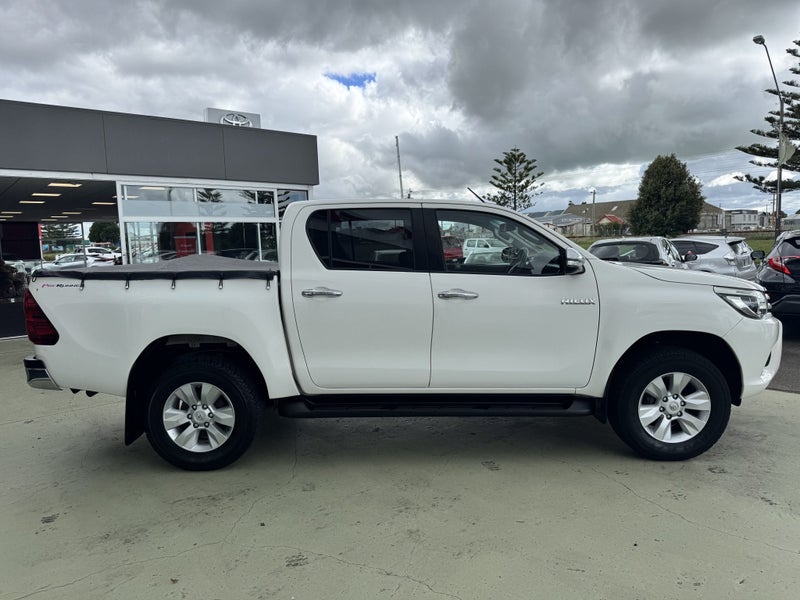 2017 Toyota Hilux 2WD SR5 2.8DT Manual Double C... image 5