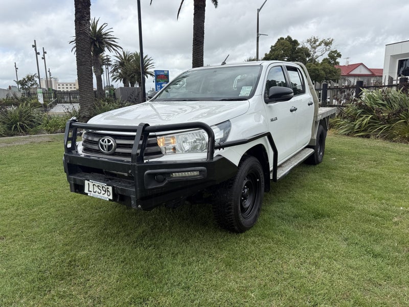 2017 Toyota Hilux 4WD SR 2.8DT 4WD Manual Doubl... image 3
