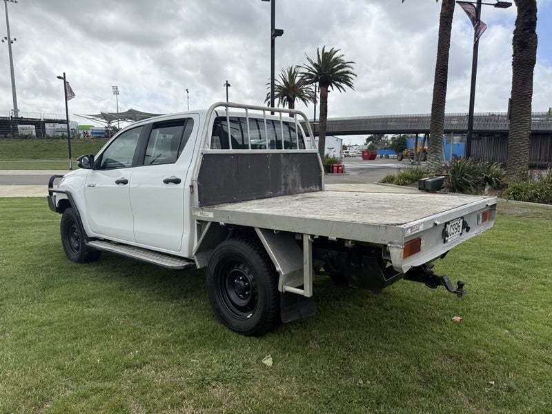 2017 Toyota Hilux 4WD SR 2.8DT 4WD Manual Doubl... image 5