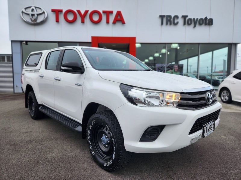 2017 Toyota Hilux 4WD SR 2.8DT Automatic Double... image 1