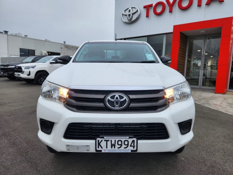 2017 Toyota Hilux 4WD SR 2.8DT Automatic Double... image 2