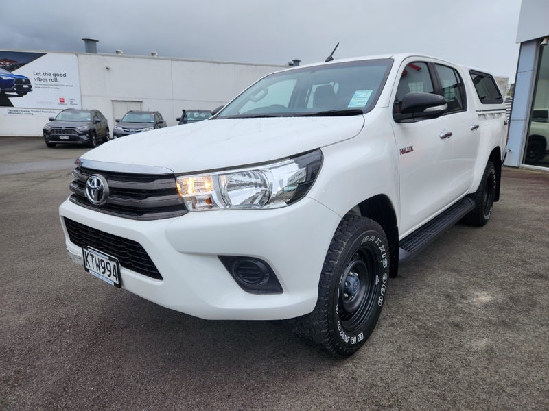 2017 Toyota Hilux 4WD SR 2.8DT Automatic Double... image 3