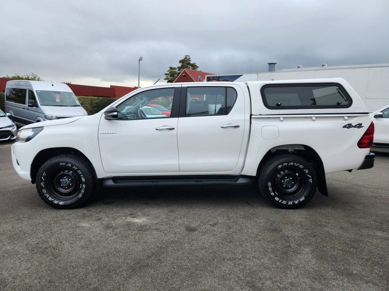 2017 Toyota Hilux 4WD SR 2.8DT Automatic Double... image 5
