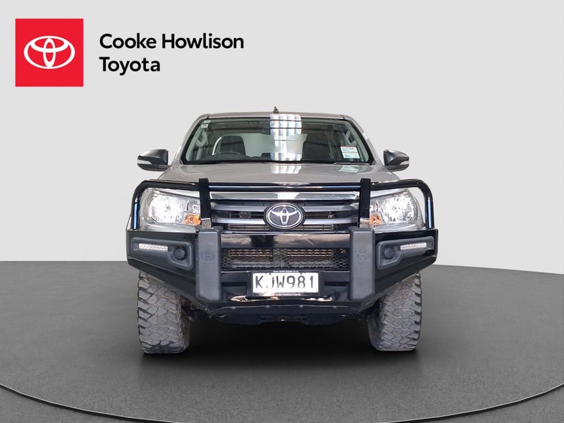 2017 Toyota Hilux 4WD SR 2.8DT Flatdeck image 2