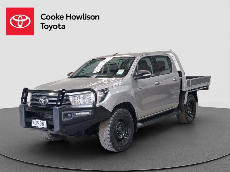 2017 Toyota Hilux 4WD SR 2.8DT Flatdeck image 3