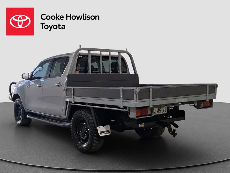 2017 Toyota Hilux 4WD SR 2.8DT Flatdeck image 5