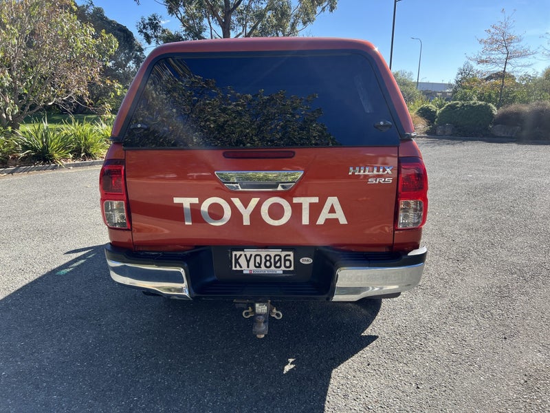 2017 Toyota Hilux 4WD SR5 2.8DT image 4