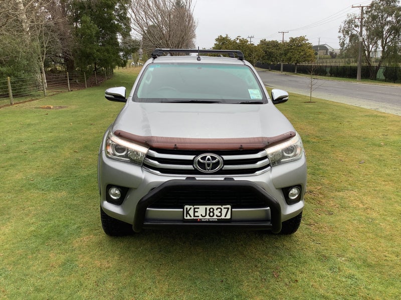 2017 Toyota Hilux 4WD SR5 2.8DT Double Cab image 3