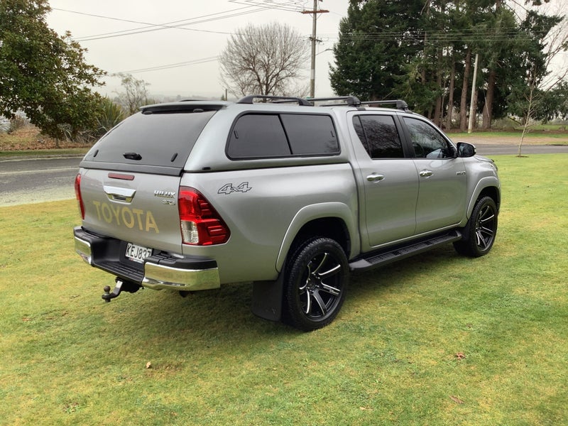 2017 Toyota Hilux 4WD SR5 2.8DT Double Cab image 5