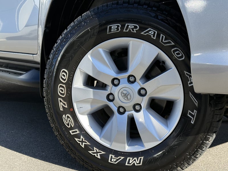2017 Toyota Hilux 4WD SR5 2.8DT DOUBLE CAB UTE... image 2