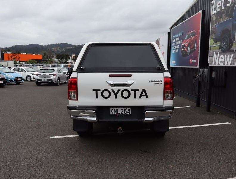 2017 Toyota Hilux 4WD SR5 2.8DT DOUBLE CAB UTE/... image 3