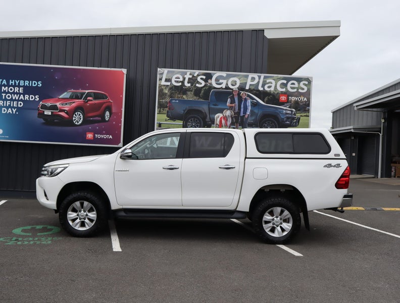 2017 Toyota Hilux 4WD SR5 2.8DT DOUBLE CAB UTE/... image 5