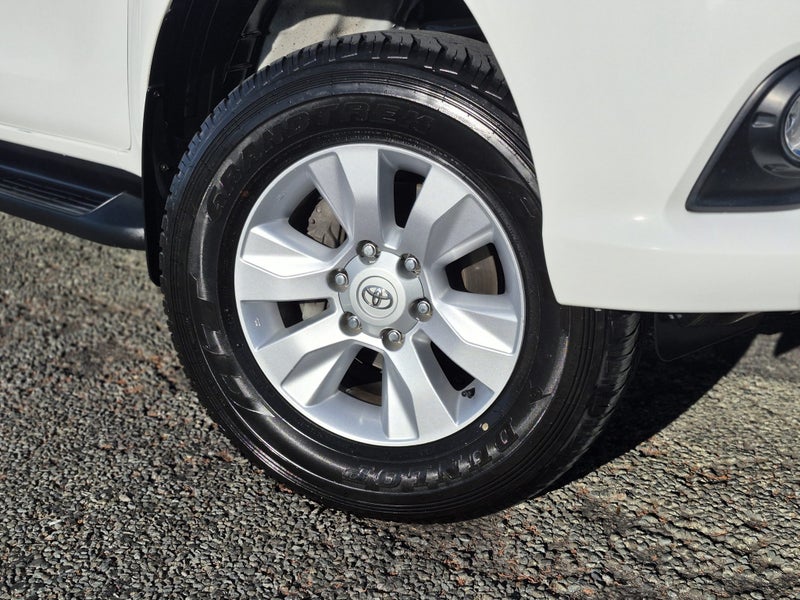 2017 Toyota Hilux 4WD SR5 2.8DT DOUBLE CAB UTE/... image 2