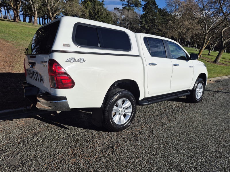2017 Toyota Hilux 4WD SR5 2.8DT DOUBLE CAB UTE/... image 5