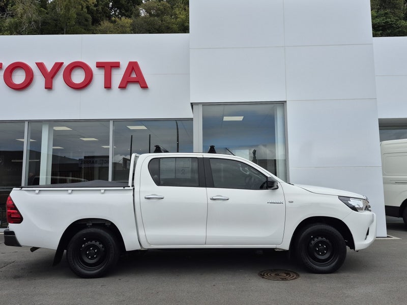 2017 Toyota Hilux S 2.8DT 2WD 5manual image 2