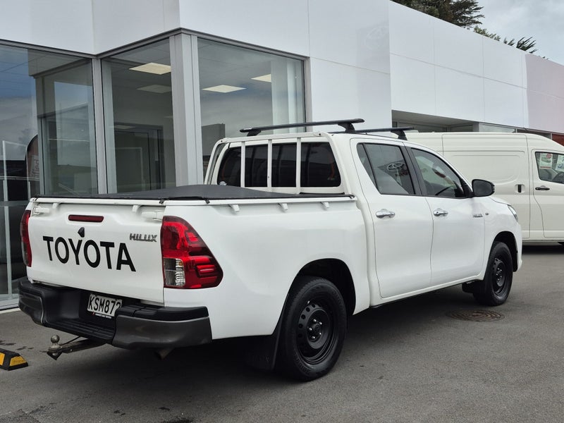 2017 Toyota Hilux S 2.8DT 2WD 5manual image 3