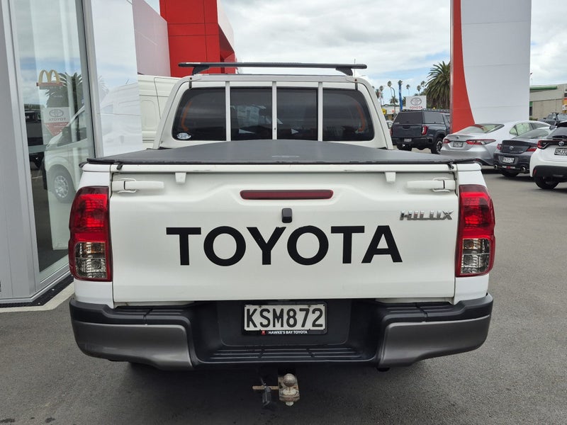 2017 Toyota Hilux S 2.8DT 2WD 5manual image 4