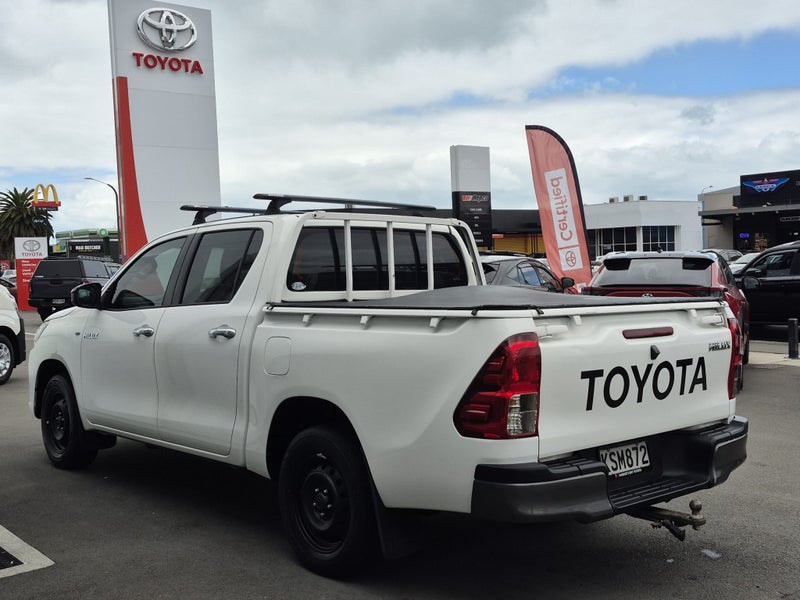 2017 Toyota Hilux S 2.8DT 2WD 5manual image 5