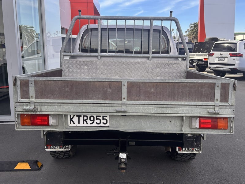 2017 Toyota Hilux SR 2.8DT 4WD 6M image 4