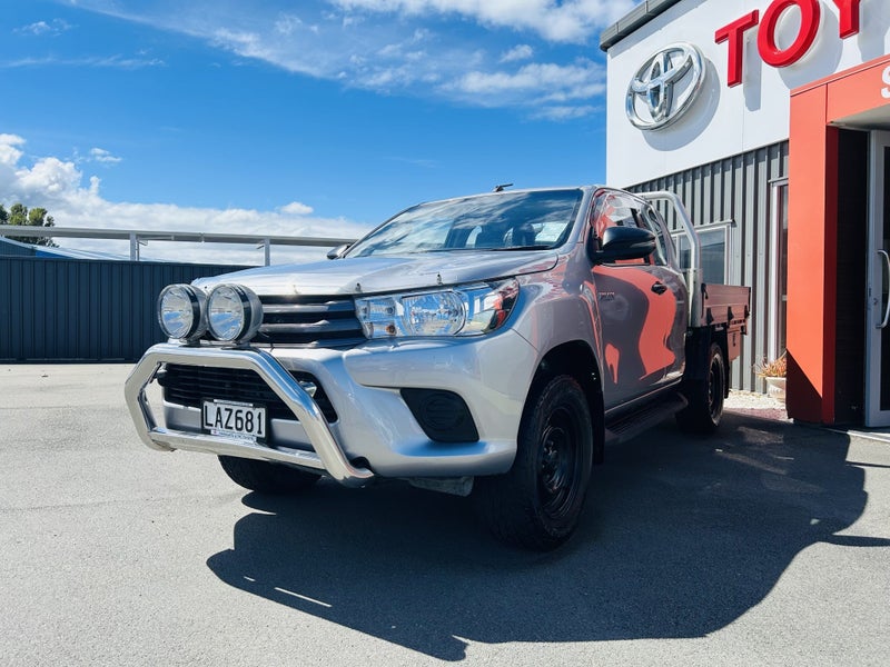 2017 Toyota Hilux SR Extra Cab 2.8DT 4WD Automa... image 3