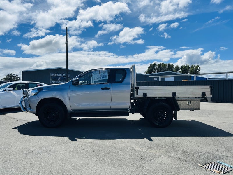 2017 Toyota Hilux SR Extra Cab 2.8DT 4WD Automa... image 5