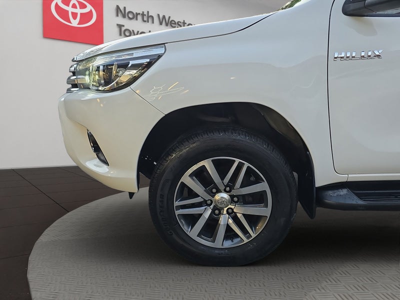 2017 Toyota Hilux SR5 2.8L Diesel Turbo 2WD Ute image 4