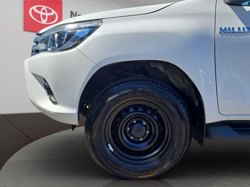 2017 Toyota Hilux SR5 2.8L Diesel Turbo 4WD Ute image 5