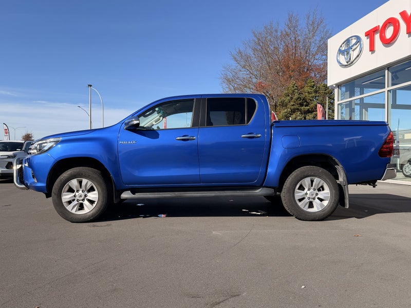 2017 Toyota Hilux SR5 Auto Crewcab - Super low... image 5