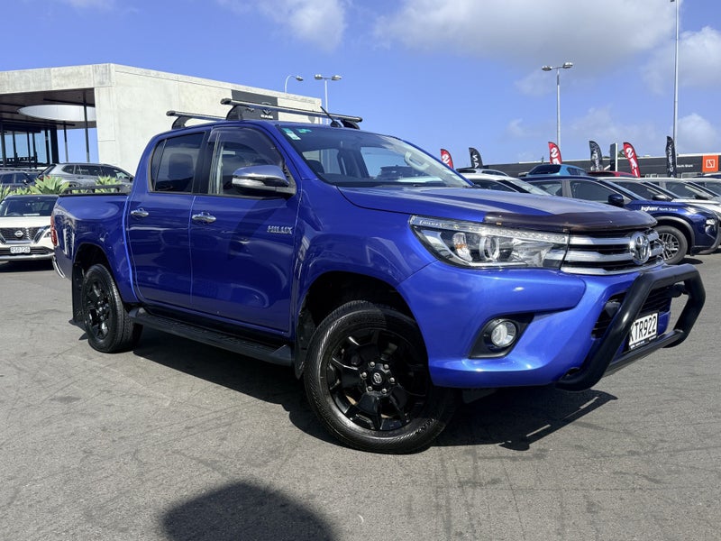 2017 Toyota Hilux SR5 TD DC 2.8 AUTOMATIC image 4
