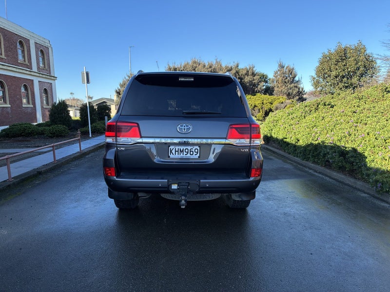 2017 Toyota Land Cruiser 200 VX image 4