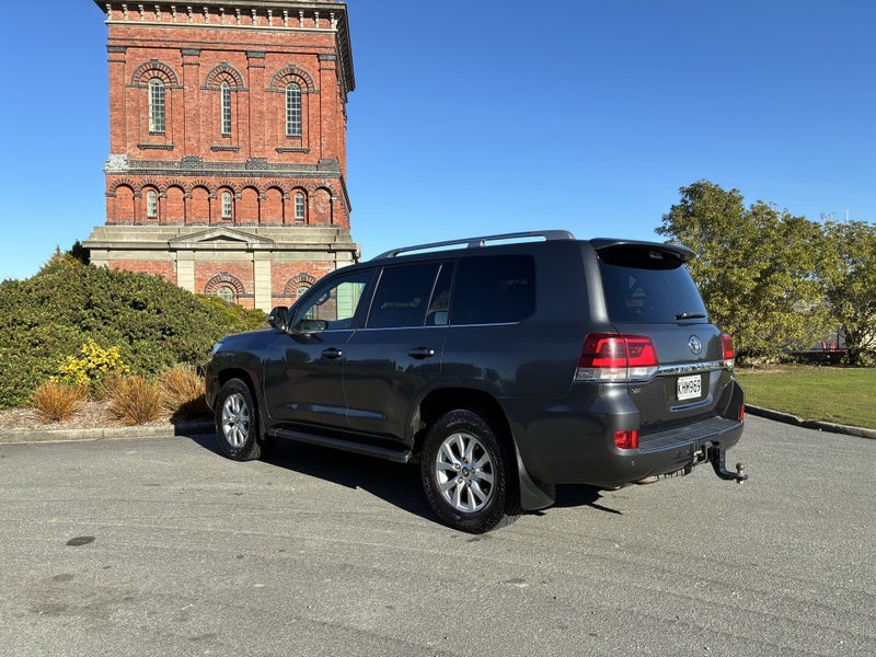 2017 Toyota Land Cruiser 200 VX image 5