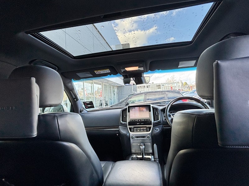 2017 Toyota Land Cruiser 200 VX LIMITED 4WD 4.5... image 2