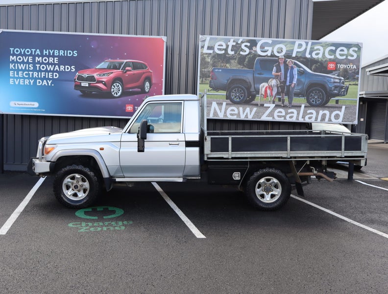 2017 Toyota Land Cruiser 70 LX 4.5DT 5MT 4WD SC... image 2