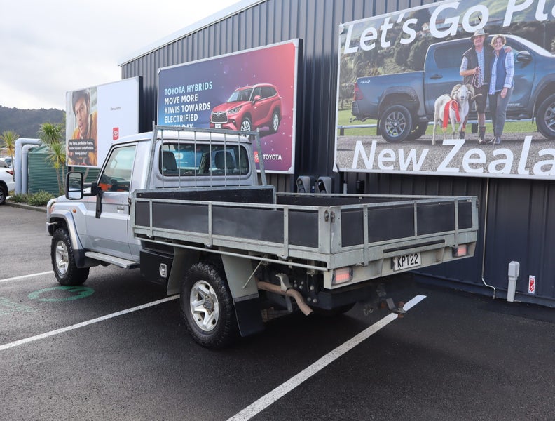 2017 Toyota Land Cruiser 70 LX 4.5DT 5MT 4WD SC... image 3