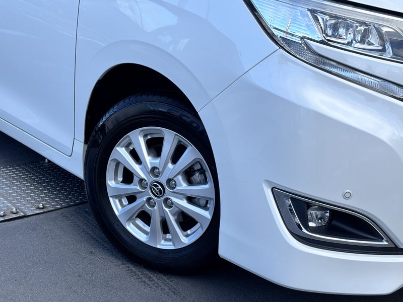 2017 Toyota Noah 1.8 Hybrid G 5 2WD 5 Dr Wagon CVT image 5