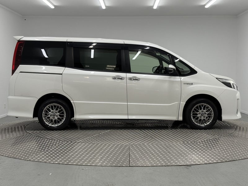 2017 Toyota Noah 1.8 Hybrid Si WxB image 2
