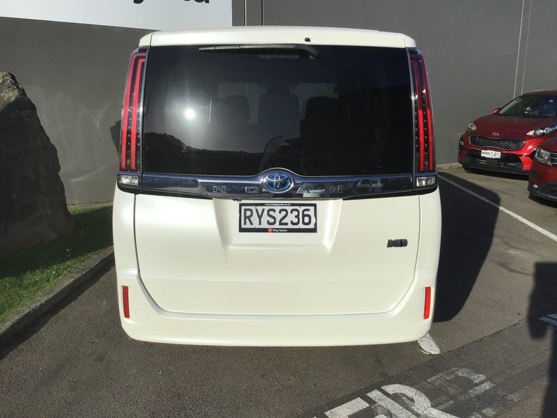 2017 Toyota Noah Hybrid G 1.8 5 Dr Wagon CVT 2WD image 3