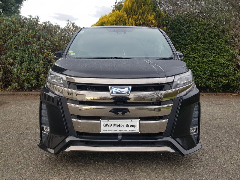 2017 Toyota Noah Si Hybrid image 2