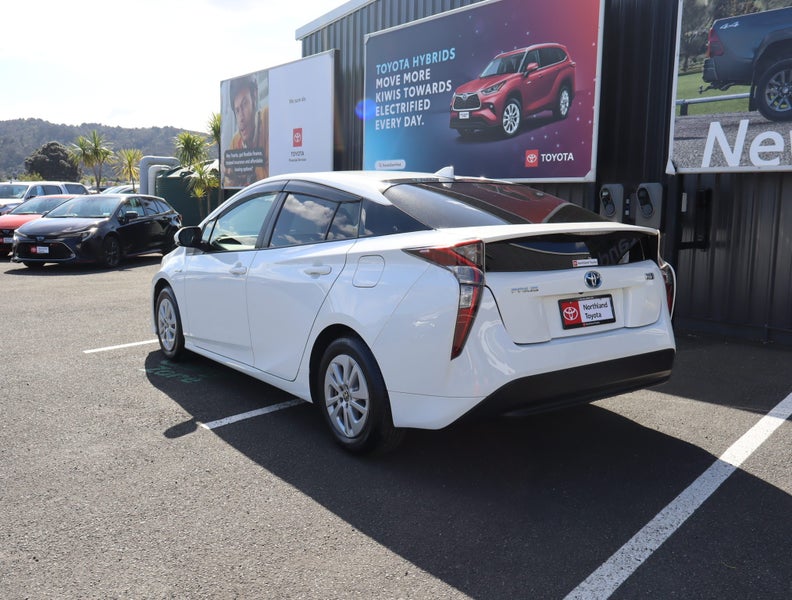 2017 Toyota Prius 1.8 Hybrid E 5 Dr Hatch CVT 2WD image 5