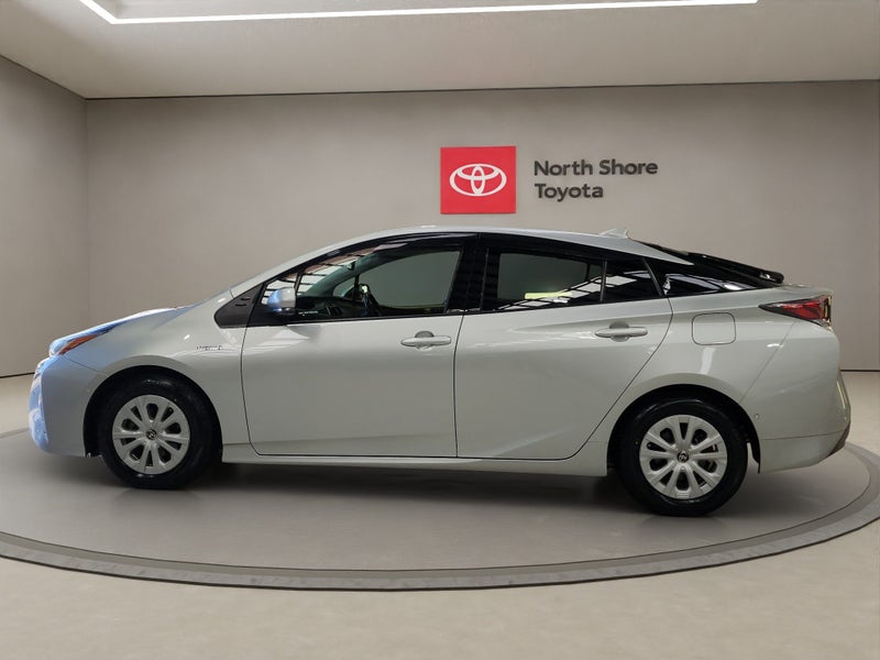 2017 Toyota Prius 1.8 Hybrid S Safety Plus 5 Dr... image 4
