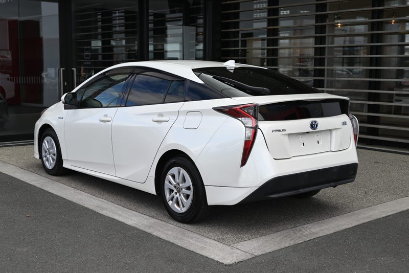 2017 Toyota Prius 1.8 Petrol Hybrid S FWD Hatch... image 2