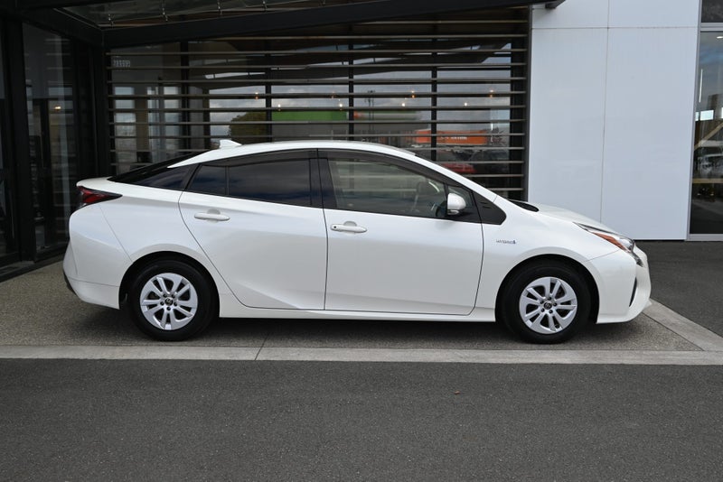 2017 Toyota Prius 1.8 Petrol Hybrid S FWD Hatch... image 5